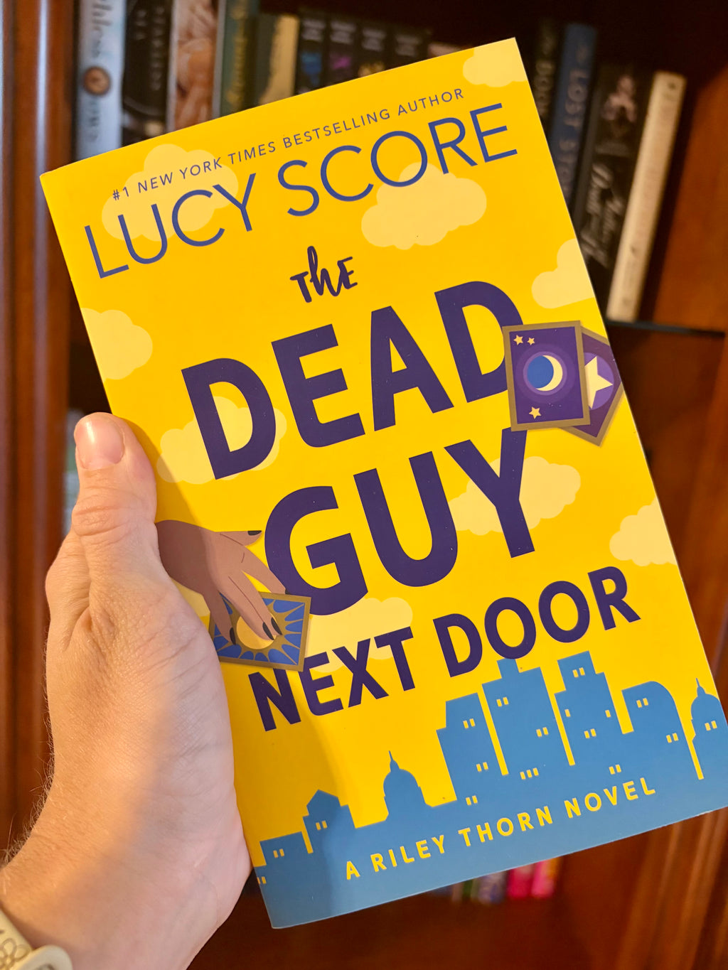 Book | The Dead Guy Next Door by Lucy Score
