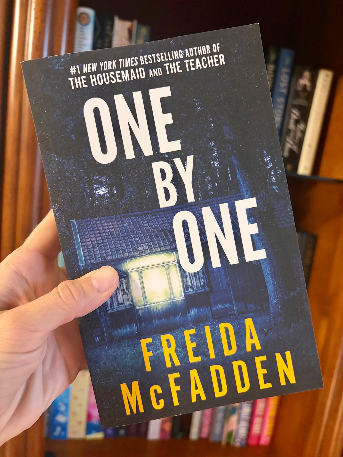 Book | One by One by Freida McFadden